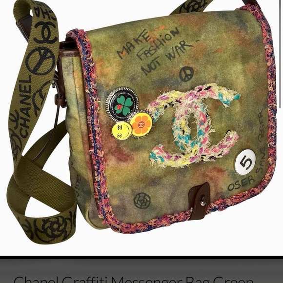 Chanel Limited Edition Multicolor Graffiti Canvas On The Pavements Messenger Bag - Picture 2 of 7